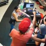 De cara limpa, casal rouba mais de R$ 2 mil em peças de carne na Capital; veja vídeo