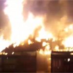 Incêndio atinge casas e deixa famílias desabrigadas em Cuiabá; vídeo