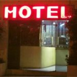 Caloteiro ostenta em motel de Cuiabá e tenta ir embora sem pagar