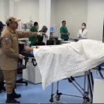 Homem perde partida de truco e tenta se afogar em piscina