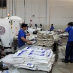 Com tarifaço de Trump, empresas brasileiras já sentem efeitos com produção suspensa, férias coletivas e demissões