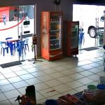 Vídeo mostra homem baleado durante troca de tiros em frente a padaria em MT