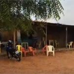 Atirador foge após matar cliente e dona de bar no interior