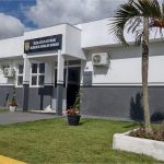 Foragido procura delegacia para fazer boletim e é preso após policiais verificarem mandado em aberto