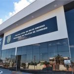 Bebê encontrado por cachorro em sacola era menina e estaria morta há 3 dias, estima delegado