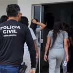 Polícias Civil e Penal prendem mulheres que tentavam entrar com drogas em presídio de Arenápolis