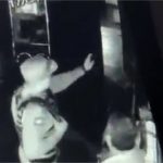 Tenente-coronel da PM é afastado após jogar spray de pimenta em profissionais do sexo em prostíbulo de MT; vídeo