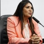 Vereadora quer proibir venezuelanos de usar crianças em semáforos de Cuiabá