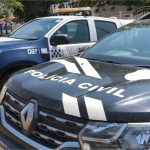 Homem mata a mãe com 14 facadas e polícia descobre que ele matou morador de rua 24h antes