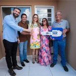 Virginia Mendes entrega primeira casa sorteada no Casamento Abençoado