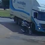 Motociclista quase é esmagado por caminhão na BR-163 em Sinop; veja vídeo