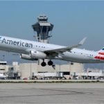 Vídeo: Passageira brasileira tenta invadir cabine de piloto e é expulsa de voo para Nova York