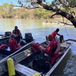 Adultos e criança de 6 anos morrem afogados após canoa virar durante travessia em rio de MT