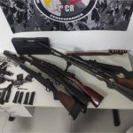 PM apreende fuzis, munições e prende três do Comando em MT