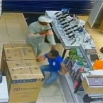 Bandidos invadem loja no CPA e fazem funcionários reféns; vídeo