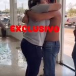 Vídeo mostra refém sem camisa sendo acolhido por colegas após assalto a agência do Sicredi