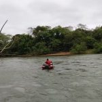 Em meio a galhos e cipós, corpo é encontrado boiando em rio