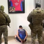 Suspeito é abatido em confronto com a polícia e mãe morre ao ser informada; vídeo