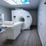 Prefeito entrega aparelho de ressonância e Cuiabá dobra capacidade de exames