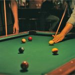 Aposta em jogo de sinuca termina com homem baleado em bar