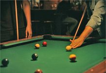 Aposta em jogo de sinuca termina com homem baleado em bar