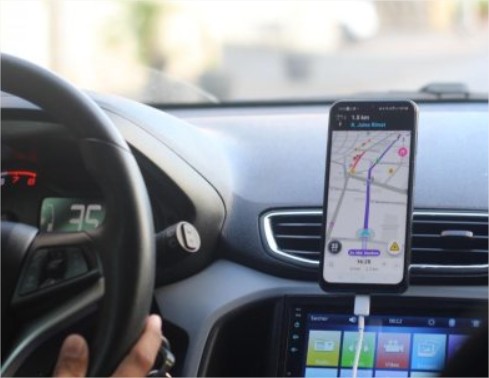 Motorista é barrado na Uber após xingar passageiros e exigir pagamento antecipado