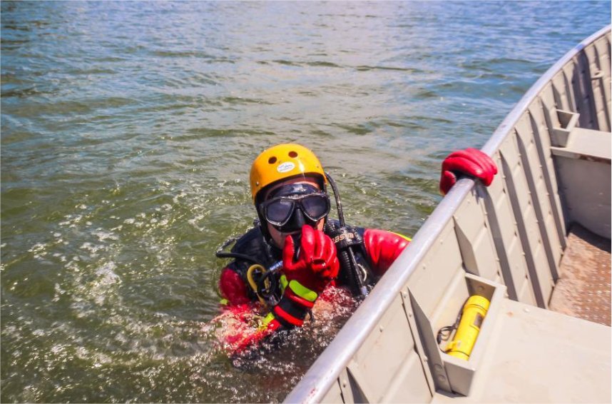 Corpo de Bombeiros localiza corpo de vítima após queda de carro em rio