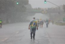 Raio atinge ato de Nikolas e pelo menos 13 pessoas são levadas ao hospital; vídeo