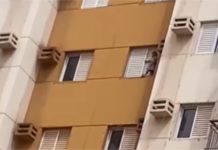 Criança se pendura em tela de apartamento no alto do oitavo andar em prédio em Cuiabá