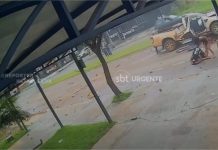 Vídeo mostra momento que caminhonete derruba postes e mulher fica ferida