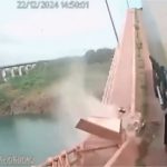 Novas imagens mostram momento do desabamento de ponte que deixou 14 mortos