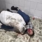 Pancadaria em banheiro vira espetáculo e plateia dá risada; veja vídeo