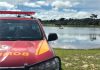 Corpo de menor que se afogou ao tentar atravessar lago é resgatado por bombeiros
