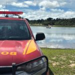 Corpo de menor que se afogou ao tentar atravessar lago é resgatado por bombeiros