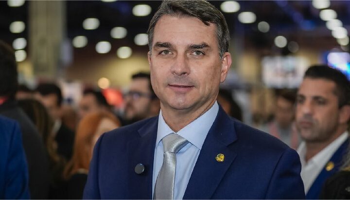 Flávio Bolsonaro volta a defender castração química após morte de bebê de 10 meses; veja vídeo
