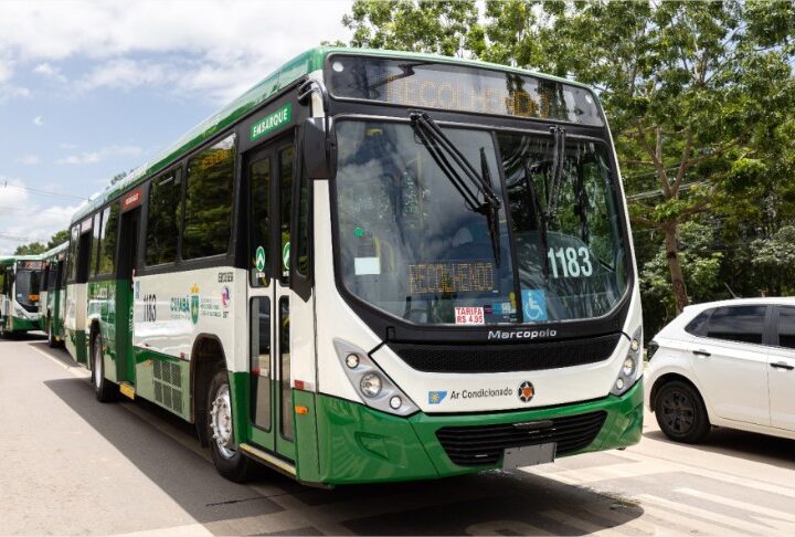 Passageiros trancam tarado em ônibus em Cuiabá após flagrante de assédio sexual
