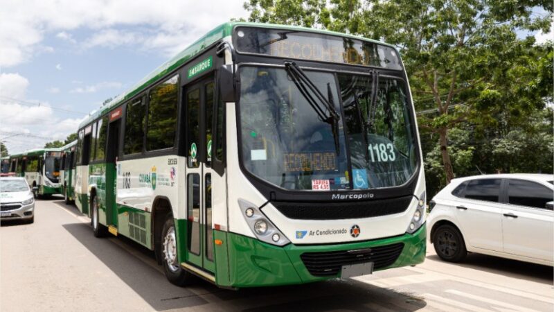 Passageiros trancam tarado em ônibus em Cuiabá após flagrante de assédio sexual