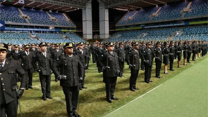 Governo de MT promove 1.015 oficiais e praças da Polícia Militar em solenidade alusiva à Tiradentes