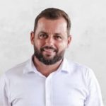 Vereador é preso por agredir mulher com garrafa de vidro