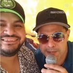 Zezé Di Camargo faz dueto com cantor cuiabano nos bastidores de show; veja vídeo