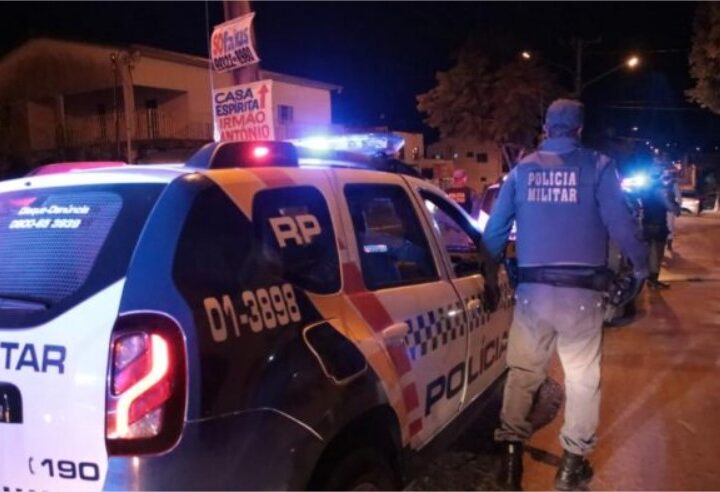 Mulher se recusa a ter relações sexuais com namorado e é agredida dentro de casa