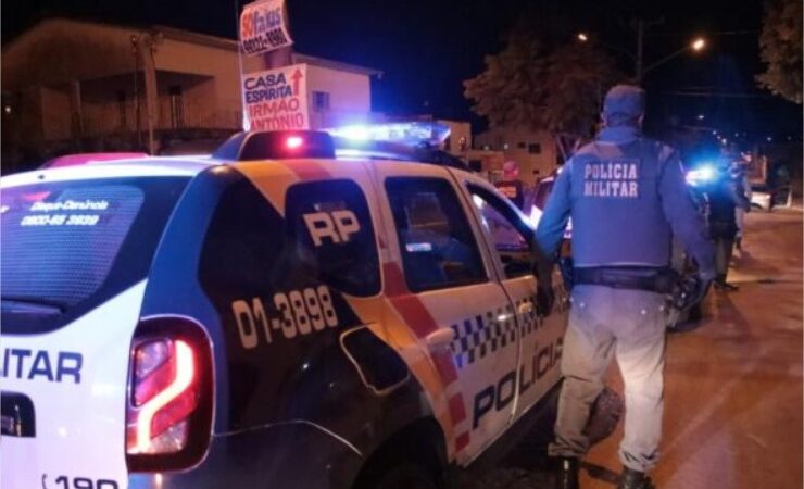Mulher se recusa a ter relações sexuais com namorado e é agredida dentro de casa