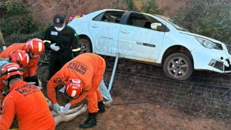 Mãe capota carro ao levar filhos para creche na MT-242