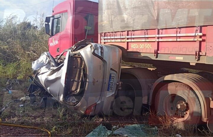 Batida entre Onix e caminhão mata uma pessoa na Estrada da Guia; veja vídeo