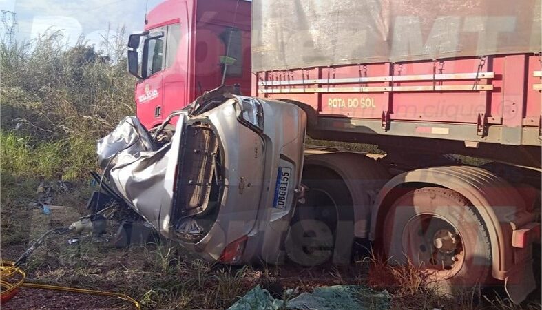 Batida entre Onix e caminhão mata uma pessoa na Estrada da Guia; veja vídeo