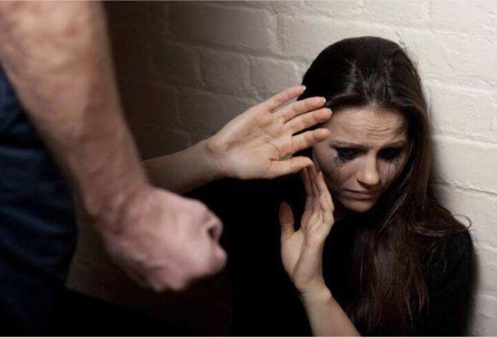 Marido agride esposa e desfigura rosto dela na frente dos quatro filhos em Colíder
