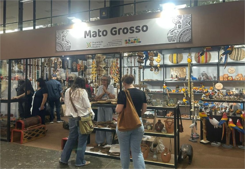 Artesanato indígena de MT vira destaque nacional e movimenta R$ 68 mil em um dia na Bienal de SP