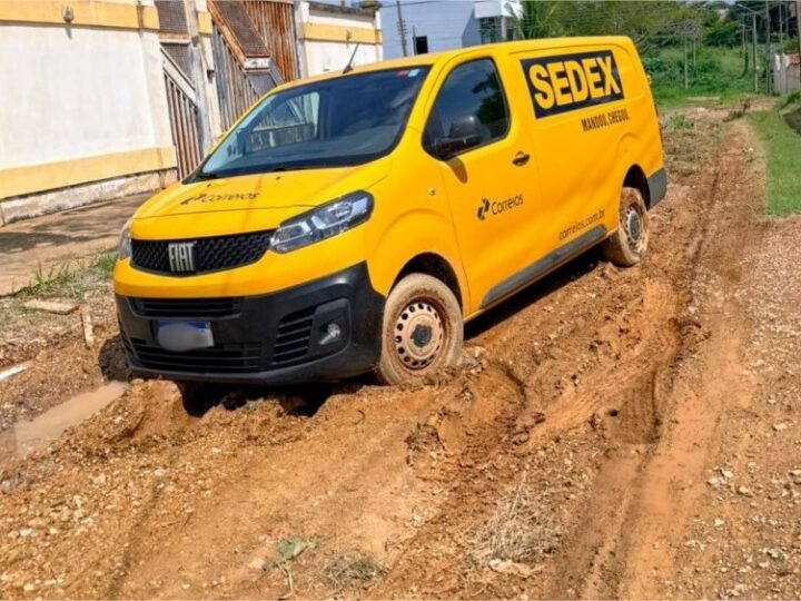 Moradores denunciam atoleiro e poeira em ruas de bairro de Cuiabá