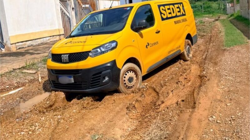 Moradores denunciam atoleiro e poeira em ruas de bairro de Cuiabá
