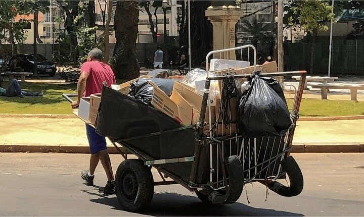 Catador de recicláveis é encontrado morto em terreno ao lado de hospital